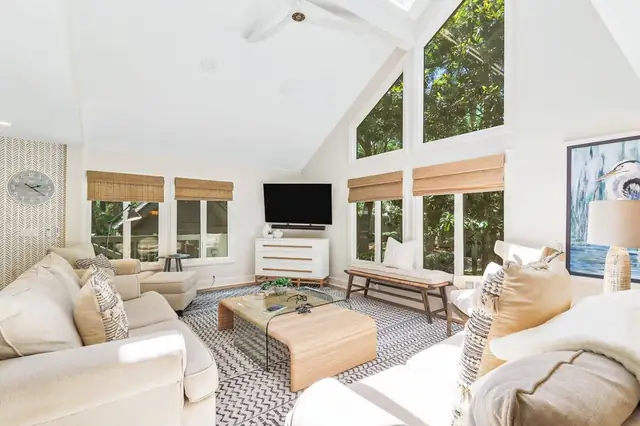 Living room at Turtle Lane Club 39